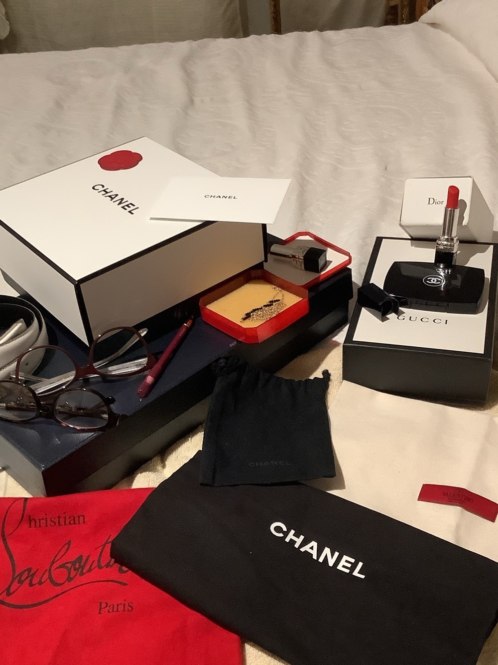 CHANEL Black Compact with Red Lipstick and White Gift Box